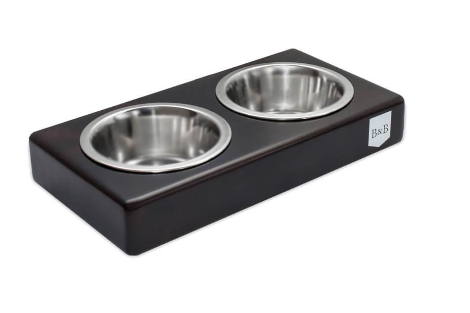 Two dog bowl DUO chestnuts on a white background. (Brand: Bowlandbone)