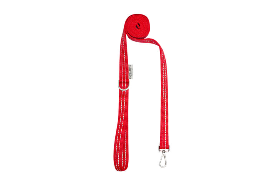 A DENIM dog leash in Red with a hook attached from Bowl&Bone Republic.