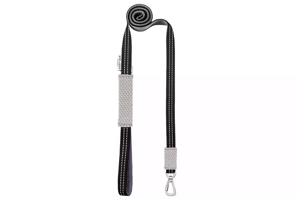 A black and white dog harness SOHO cream with a black handle by Bowl&Bone Republic.