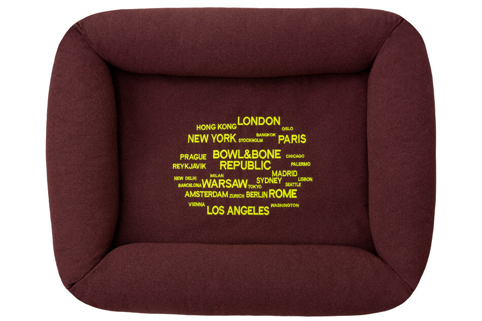 A Bowl&Bone Republic dog bed COSMOPOLITAN bordo with the word London.