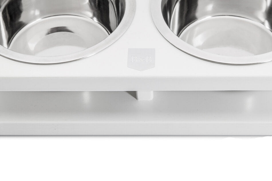 Two Bowl&Bone Republic dog bowl GRANDE jasmine on a white stand.