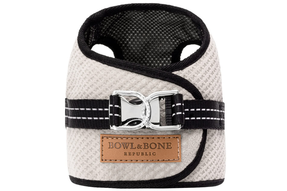 A white dog harness SOHO cream with black buckles by Bowl&Bone Republic.