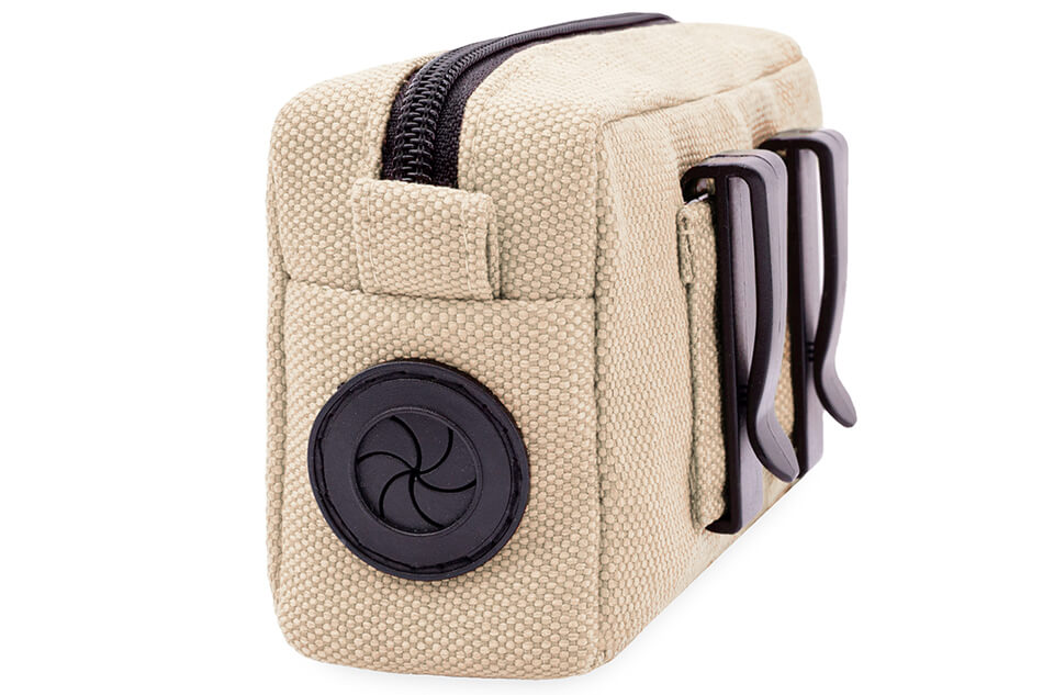 A Bowl&Bone Republic dog treat bag MIDI beige with two buttons and a zipper.