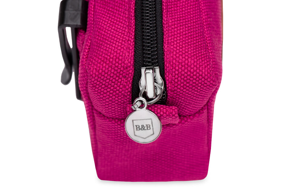A Bowlandbone dog treat bag MIDI pink with a zipper from Bowl&Bone Republic.